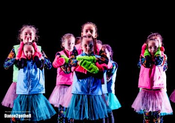 Конкурс DANCE2getheR и специальный приз от Елизаветы Тарабановой